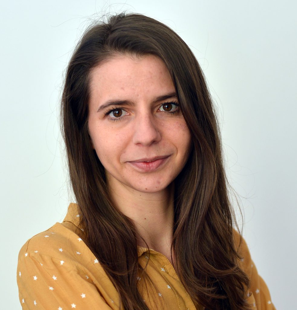 Who is the Bulgarian journalist chosen for a scholarship for the ...