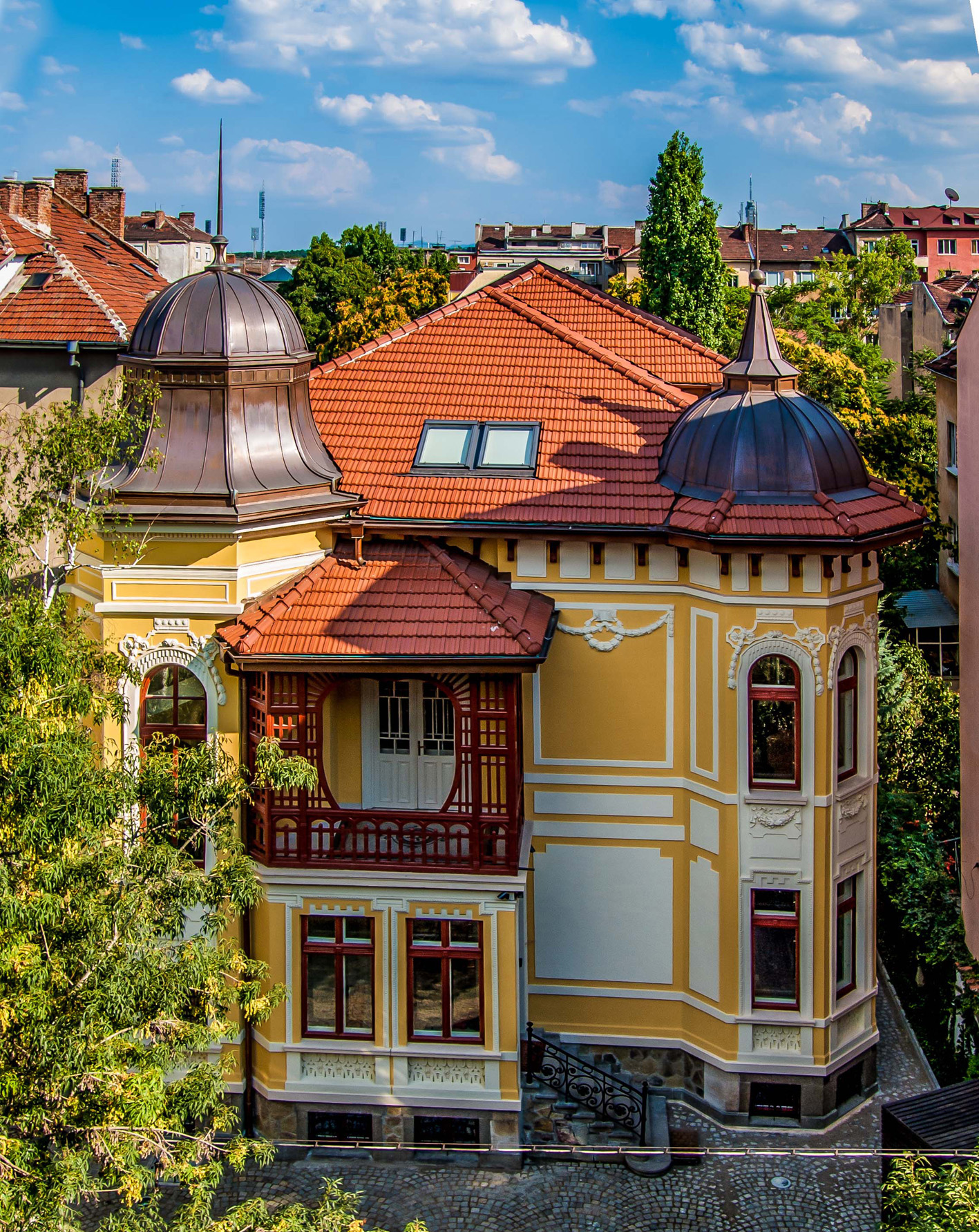 The two-domed house at 6 Malyovitsa Street