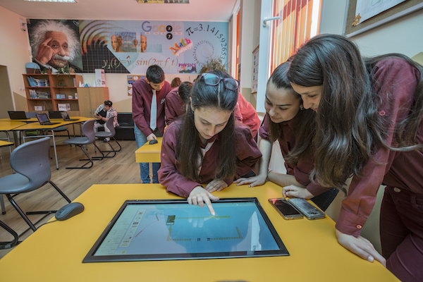 Svetlina students in science class